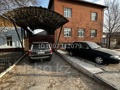 Отдельный дом · 6 комнат · 300 м² · 6 сот., Нурмаков 32 — Район вечного огня за 90 млн 〒 в 