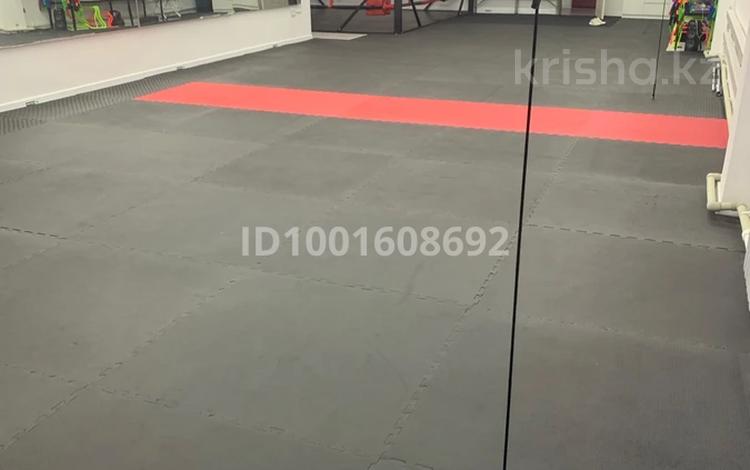 Фитнес и спорт, студии · 176 м² за 150 000 〒 в Атырау, мкр Атырау — фото 2