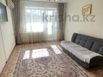 3-комнатная квартира · 60 м² · 2/5 этаж, Назарбаева за 150 000 ₸ в Уральске