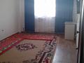 2-бөлмелі пәтер · 62 м² · 4/5 қабат, мкр Акбулым, мкр Арай-2 15, бағасы: 18 млн ₸ в Таразе — фото 2