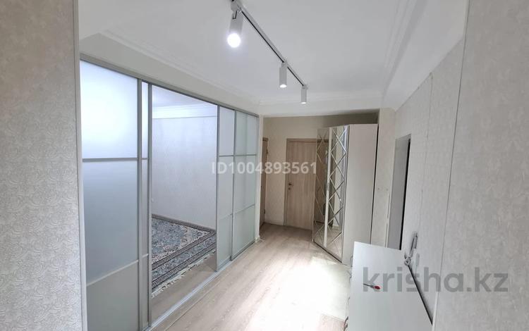 2-комнатная квартира · 61 м² · 1/7 этаж, мкр Нурсая, Таумуш Жумагалиева 17 а — Возле модерн за 250 000 ₸ в Атырау — фото 2