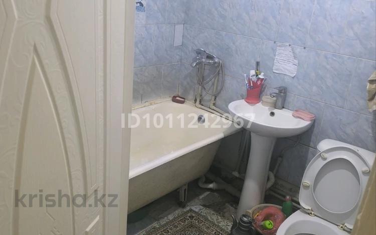 2-бөлмелі пәтер · 46 м² · 1/5 қабат, мкр Каратау 16, бағасы: 12 млн ₸ в Таразе — фото 2