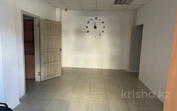Офисы, медцентры и аптеки, образование, кабинеты и рабочие места · 85 м² за 350 000 〒 в Актобе, мкр 12 — фото 10
