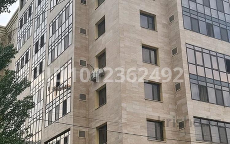 3-бөлмелі пәтер · 107 м² · 2/10 қабат, Досмухамедова 101, бағасы: 98 млн ₸ в Алматы, Алмалинский р-н — фото 2