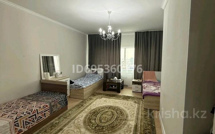 4 комнаты · 130 м² · 35 этаж, мкр Комсомольский, Достык 5 за 70 000 ₸ в Астане, Есильский р-н — фото 2