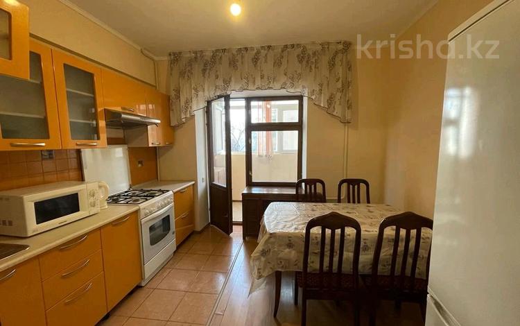 3-комнатная квартира, 90 м², 4/5 этаж помесячно, Назарбаева 231