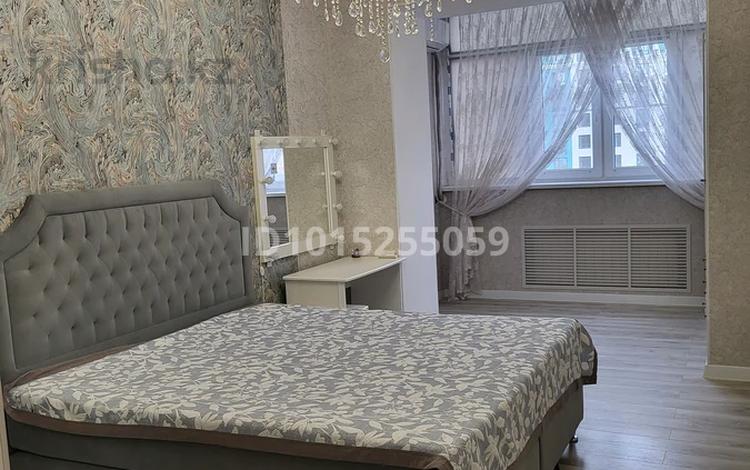 2-комнатная квартира · 90 м² · 6/10 этаж, мкр. Алтын орда, Алия Молдагулова 50а за 300 000 ₸ в Актобе — фото 2
