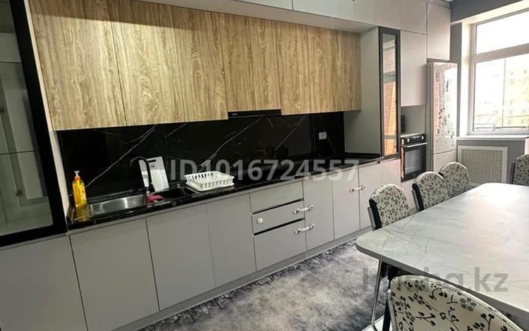2-комнатная квартира · 82 м² · 4/14 этаж, 17-й мкр 9/1 за 300 000 ₸ в Актау — фото 2