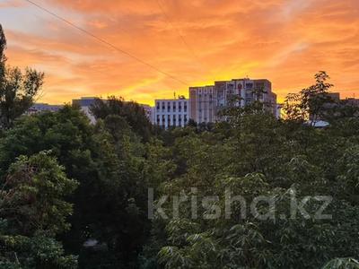 3-комнатная квартира · 74.8 м² · 5/9 этаж, мкр Аксай-4 37 за 48 млн ₸ в Алматы, Ауэзовский р-н