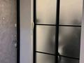 1-комнатная квартира · 57 м² · 4/4 этаж, Район Кирова, Филармони, Ескалиева 149 блок Б. Ескалиева 149 блок Б. 3 подъезд — Район Кирова, Филармония. Дом возле ресторана Алматы. за 250 000 ₸ в Уральске — фото 9
