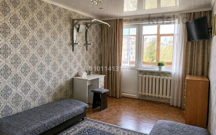 2-комнатная квартира · 42 м² · 3/5 этаж, 3 микрорайон 12 — Возле бассейна за 7.5 млн ₸ в Абай — фото 2