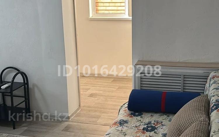 1-комнатная квартира · 36 м² · 2/5 этаж, 8-й мкр, 8-ш/а. 21 за 100 000 ₸ в Актау — фото 2
