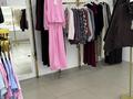 Бутик с действующим бизнесом женской одежды и обуви. · 72 м², бағасы: 19.5 млн 〒 в Актобе — фото 6