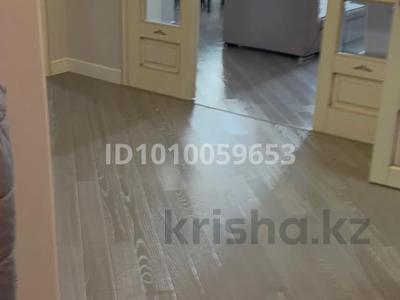 3-комнатная квартира · 135 м² · 4/5 этаж, Кабанбай батыра 7 за 900 000 〒 в Астане, Алматы р-н