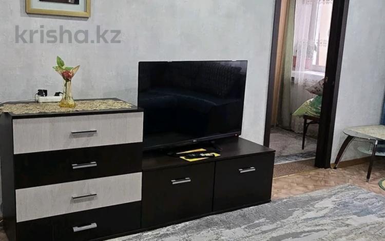 1-бөлмелі пәтер · 40 м² · 2/5 қабат, Мангелик ел 15 — Акимат, Центральная площадь, бағасы: 11 000 ₸ в Семее — фото 2