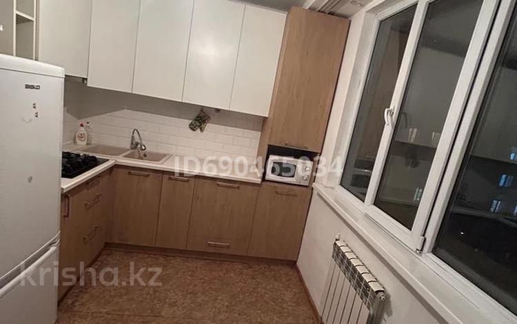 3-бөлмелі пәтер, 63 м², 5/5 қабат ай сайын, мкр Коккайнар 97, бағасы: 200 000 〒 в Алматы, Алатауский р-н — фото 2