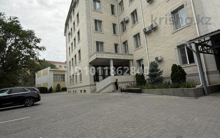 3-бөлмелі пәтер · 120 м² · 1/5 қабат, Сулейманова 17/в, бағасы: 63 млн ₸ в Таразе — фото 2