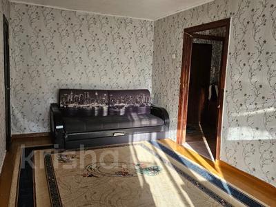 2-комнатная квартира, 48 м², 3/4 этаж помесячно, Назарбаева 196/1 за 110 000 〒 в Уральске