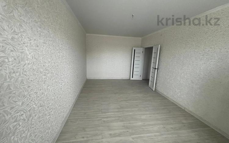 2-комнатная квартира, 65 м², 4/9 этаж, мкр. Алтын орда за 22.9 млн 〒 в Актобе, мкр. Алтын орда — фото 2