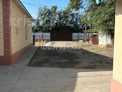 Отдельный дом · 8 комнат · 100 м² · 20 сот., Жүмабеков 5 — Әкімшілік көшесі за 9 млн 〒 в 