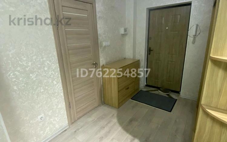 1-комнатная квартира · 40 м² · 5/10 этаж, мкр Аксай-1 11/7 за 235 000 ₸ в Алматы, Ауэзовский р-н — фото 2