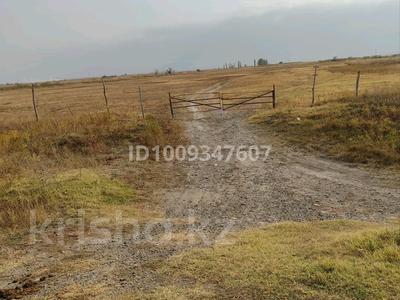 Участок · 69 га, Акшинский сельский округ Жарсу — Ниже п. Казатком за 120 млн 〒 в Байдибек би