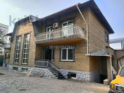 Отдельный дом · 10 комнат · 418 м² · 13.7 сот., Каирбекова — Толеби за 2.7 млн 〒 в Алматы, Медеуский р-н