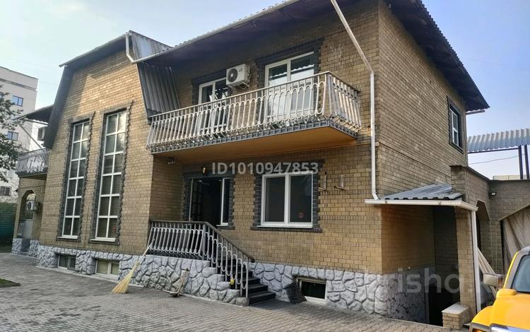 Жеке үй · 10 бөлме · 418 м² · 13.7 сот., Каирбекова — Толеби, бағасы: 2.7 млн 〒 в Алматы, Медеуский р-н — фото 61