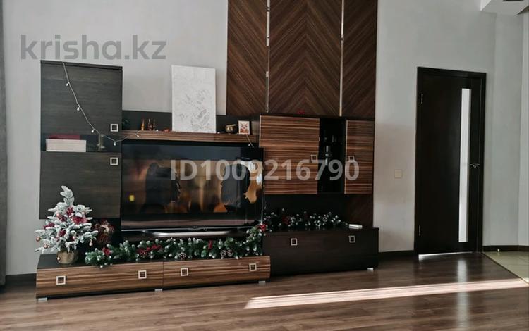 2-комнатная квартира · 63 м² · 17/22 этаж, Нажимеденова 10/4 за 32.5 млн ₸ в Астане, Сарайшык р-н — фото 2