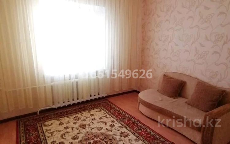 3-комнатная квартира, 80 м², 5/5 этаж помесячно, Сарыарка 31 за 230 000 〒 в Атырау — фото 4