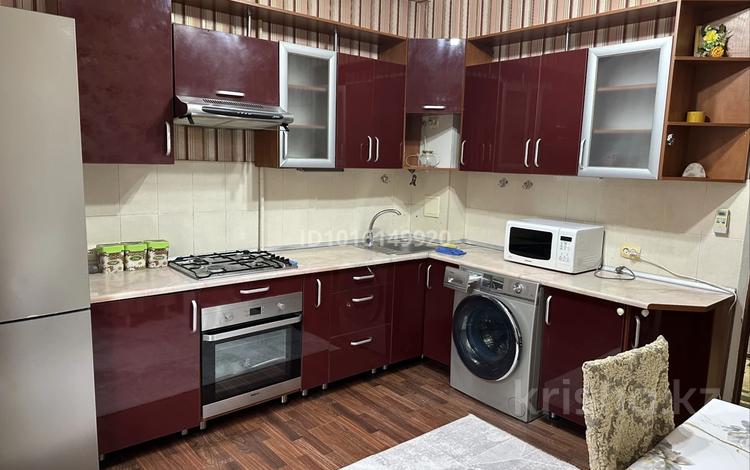 2-бөлмелі пәтер · 60 м² · 3/5 қабат, Ақсай-4 ш/а. 56 — Момыш улы - Улугбека, бағасы: 300 000 ₸ в Алматы, Ауэзовский р-н — фото 2