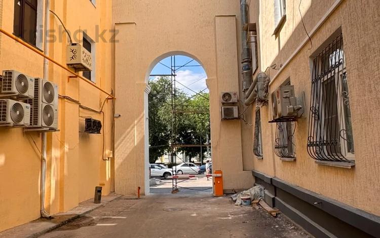 3-комнатная квартира · 76.5 м² · 3/3 этаж, Назарбаева — Толеби. за 60 млн ₸ в Алматы, Медеуский р-н — фото 8