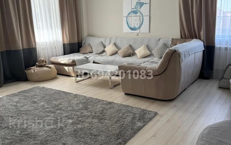 4-комнатная квартира · 161 м² · 8/10 этаж, Алии Молдагуловой 44 за 80 млн ₸ в Актобе — фото 2