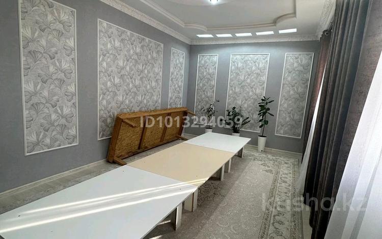 Отдельный дом · 4 комнаты · 130 м², Абылай хан 8264 — Самал магазин за 38.5 млн ₸ в Кемертогане — фото 2