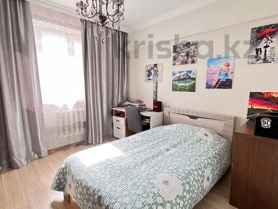 3-комнатная квартира · 67 м² · 4/5 этаж, Жандосова за 63 млн 〒 в Алматы, Бостандыкский р-н