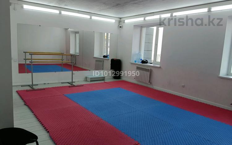 Свободное назначение, офисы, фитнес и спорт, образование, кабинеты и рабочие места · 90.5 м² за 5 000 ₸ в Астане, Сарыарка р-н — фото 2