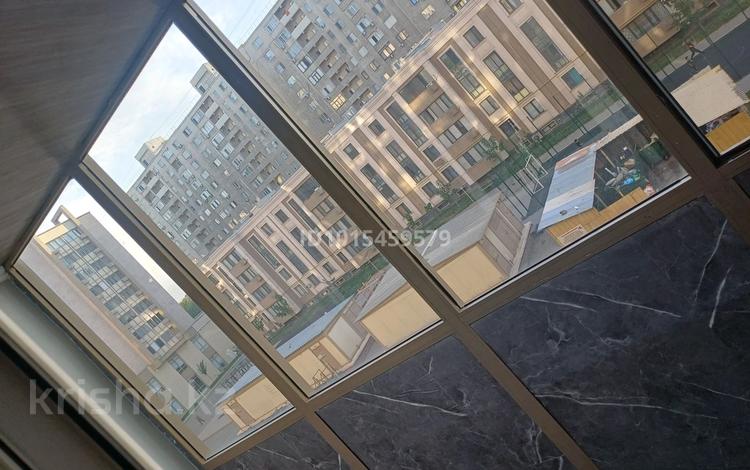 2-бөлмелі пәтер · 43 м² · 3/10 қабат, Ақсай-5 ш/а., Мкр Аксай, Б. Момышулы 25, бағасы: 300 000 ₸ в Алматы, Ауэзовский р-н — фото 2