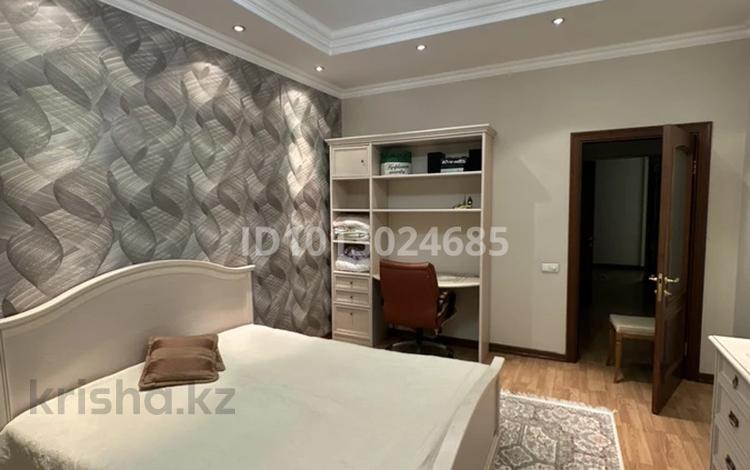 2-комнатная квартира · 75 м² · 13/16 этаж, Абая 150/230 за 400 000 ₸ в Алматы, Бостандыкский р-н — фото 3