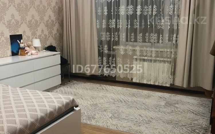 2-бөлмелі пәтер, 90 м², 2/5 қабат ай сайын, мкр. Алтын орда, Мкр. Батыс-2 10г, бағасы: 200 000 〒 в Актобе, мкр. Алтын орда — фото 2