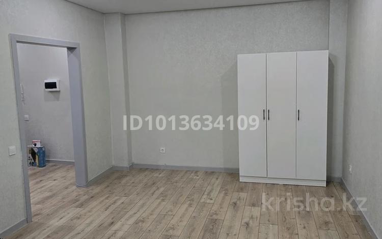 1-комнатная квартира · 42 м² · 10/13 этаж, Максут Нарикбаев 6а за 26 млн ₸ в Астане, Нура р-н — фото 2