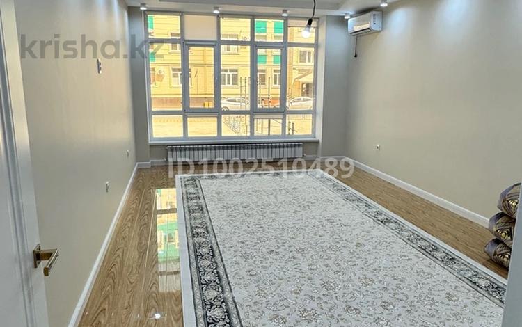 2-бөлмелі пәтер · 76.2 м² · 1/5 қабат, мкр Самал, Мкрн Самал ул Әбіш Кекілбай ұлы 60/2, бағасы: 280 000 ₸ в Атырау — фото 2