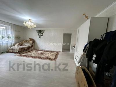 3-бөлмелі пәтер, 65 м², 2/9 қабат, Абая 71 — Галактика, бағасы: 25 млн 〒 в Уральске