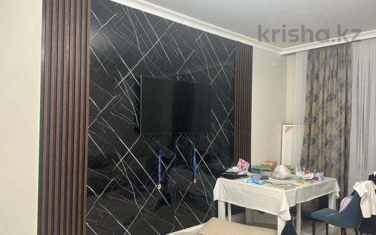 3-бөлмелі пәтер · 85 м² · 9/20 қабат, мкр Мамыр-1 26/1, бағасы: 70 млн ₸ в Алматы, Ауэзовский р-н — фото 2