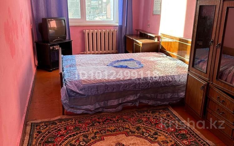 2-бөлмелі пәтер · 45 м² · 5/5 қабат, Майкудук, 15й микрорайон 2, бағасы: 80 000 ₸ в Караганде, Алихана Бокейханова р-н — фото 2