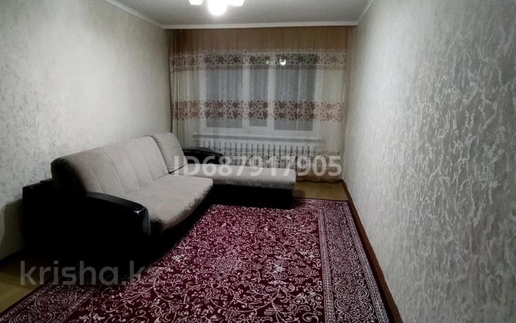 3-комнатная квартира, 65 м², 2/5 этаж, мкр Аксай-3 1 за 37 млн 〒 в Алматы, Ауэзовский р-н — фото 2