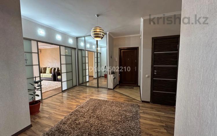 3-комнатная квартира · 105 м² · 3/9 этаж, Жарбосынова 62 за 57 млн ₸ в Атырау — фото 2