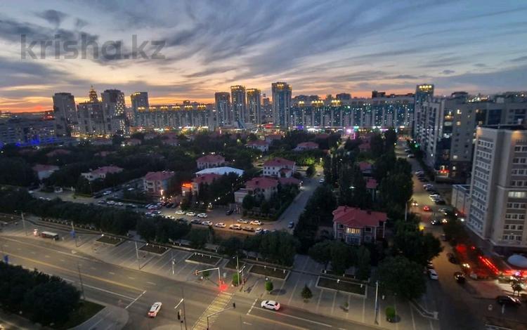 4-комнатная квартира · 150 м² · 8/20 этаж, Динмухаммед Кунаев 12 за 350 000 ₸ в Астане, Есильский р-н — фото 2