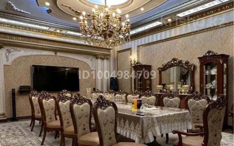 Дом · 4 комнаты · 400 м², Байтурсынова за 90 000 〒 в Шымкенте — фото 2