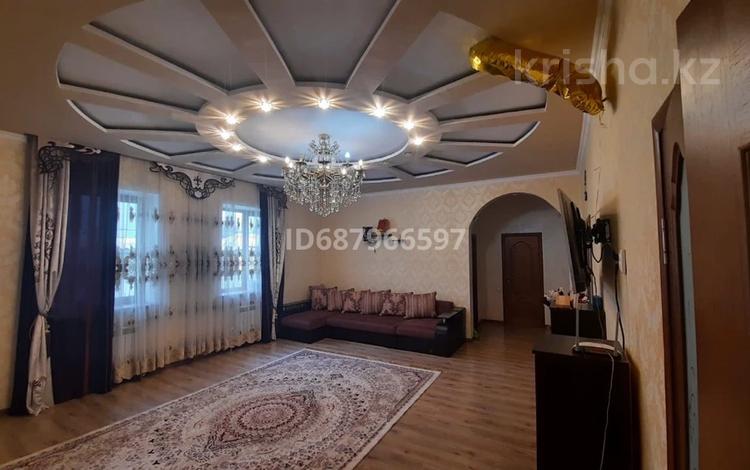 Отдельный дом · 5 комнат · 200 м² · 15 сот., Б.Оспаналы бывшая Глинки 78 за 45 млн ₸ в Мерке — фото 2