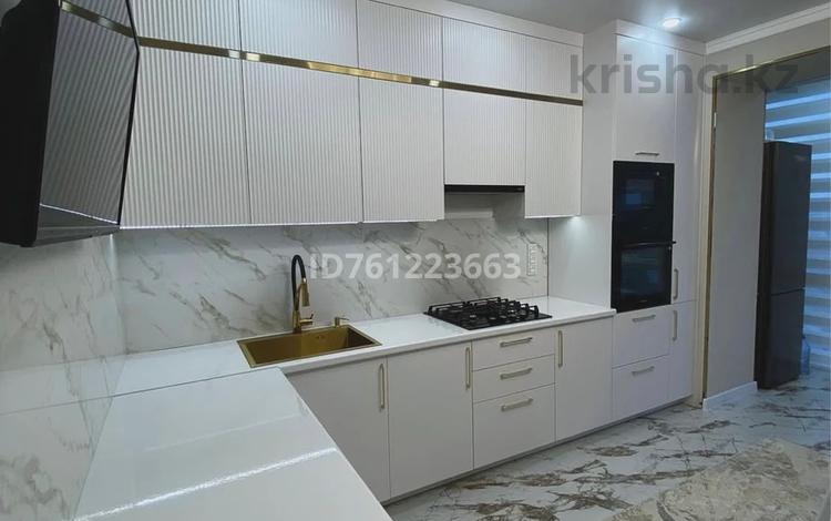 3-бөлмелі пәтер · 105 м² · 6/9 қабат, Айгүл ш/а, Громовой 16, бағасы: 47 млн ₸ в Уральске, мкр Айгуль — фото 2